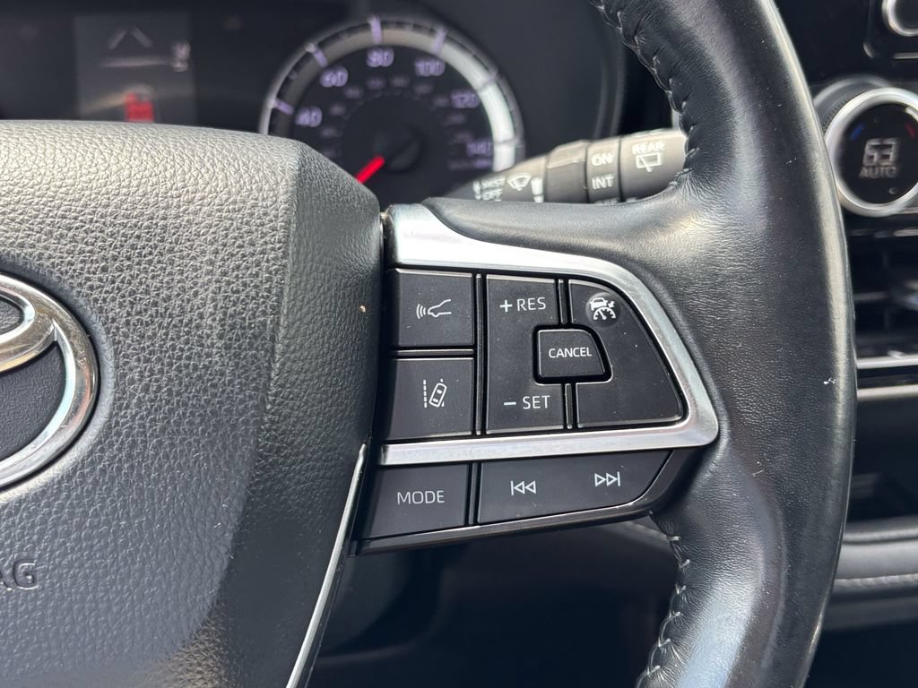 Used 2021 Toyota Highlander LE AWD/4WD image 31