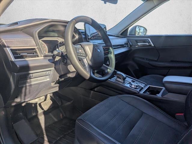 Used 2023 Mitsubishi Outlander SE image 17