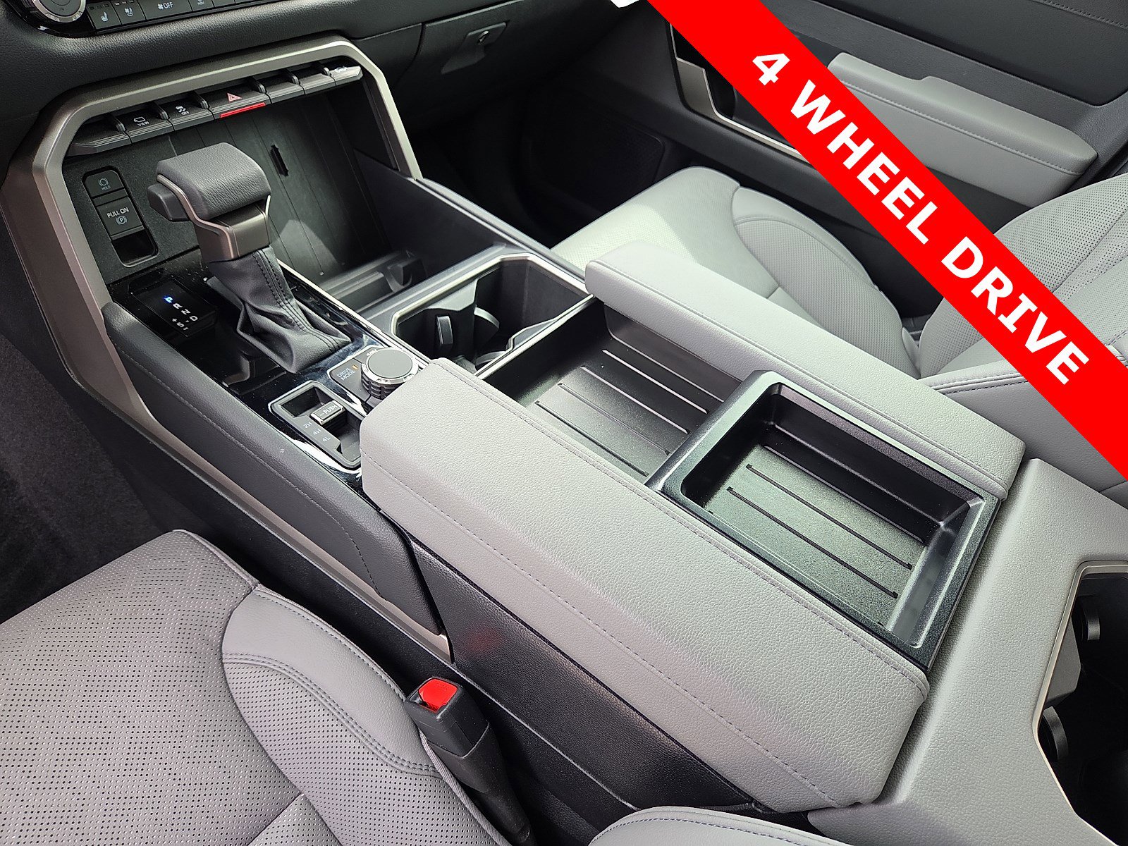 Used 2025 Toyota Tundra Limited AWD/4WD image 25