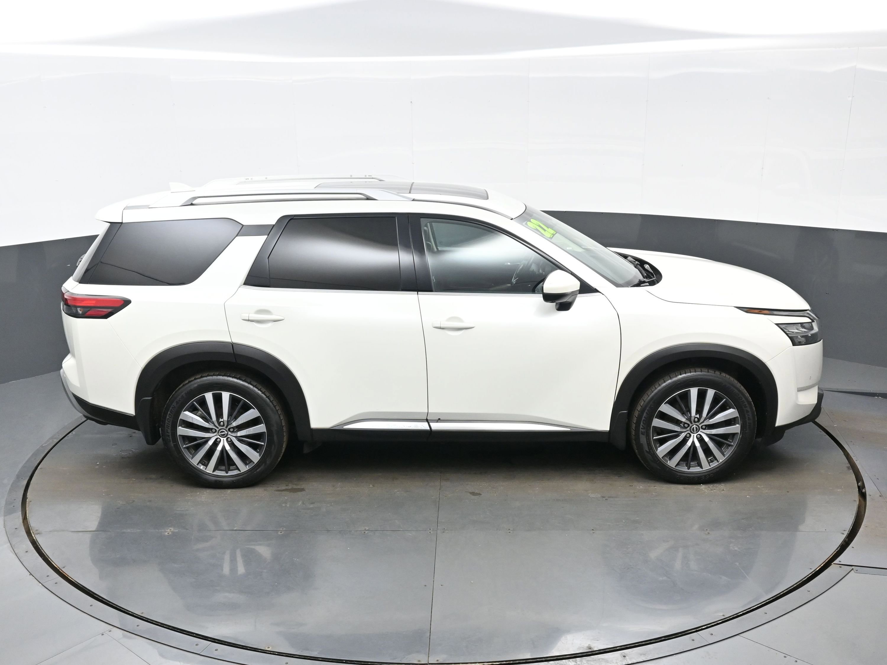 Used 2022 Nissan Pathfinder Platinum w/ Cargo Package image 41
