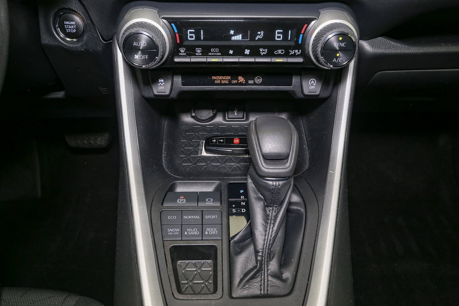Used 2020 Toyota RAV4 XLE AWD/4WD image 29