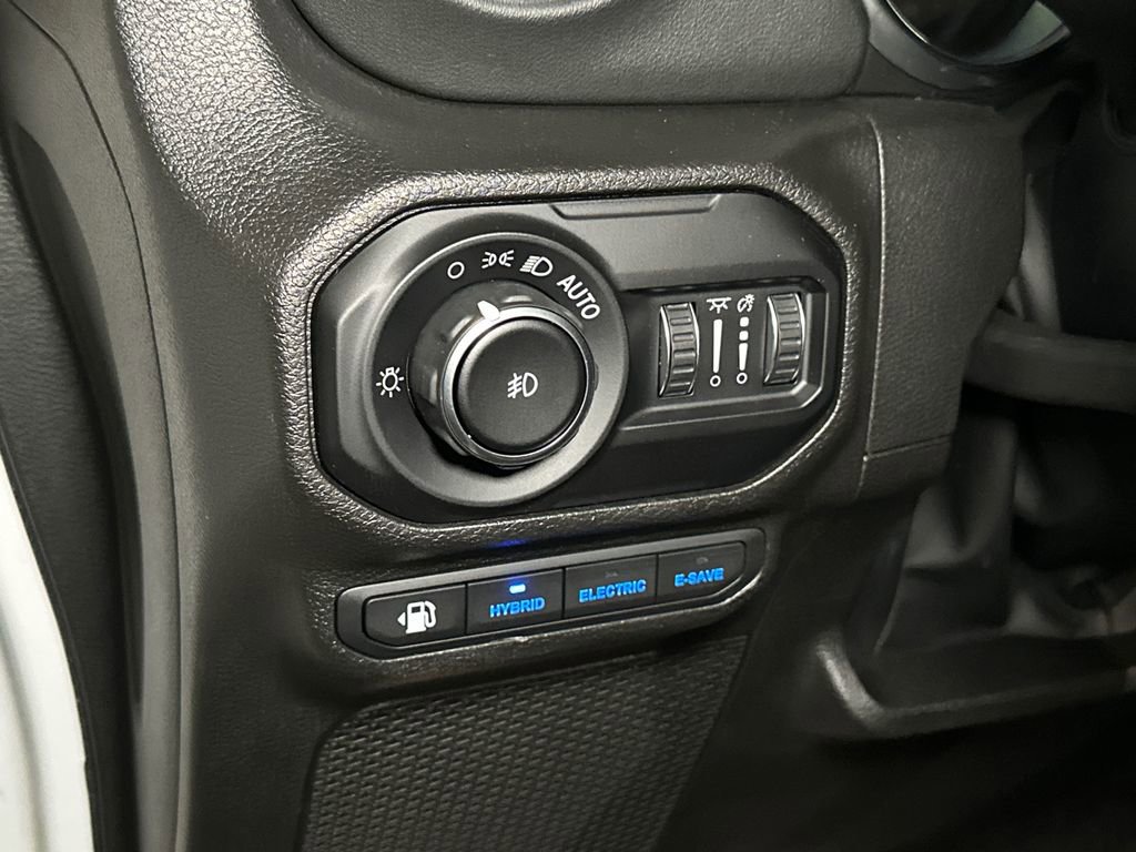 Used 2022 Jeep Wrangler Unlimited Sahara w/ Cold Weather Group image 21