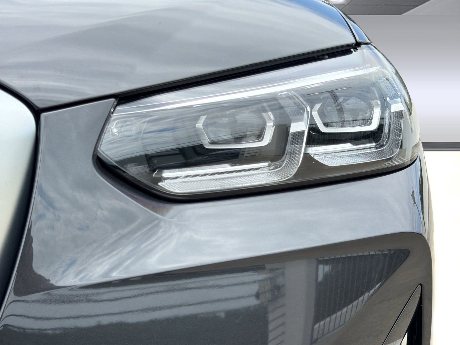 Certified 2025 BMW X4 xDrive30i AWD/4WD image 10