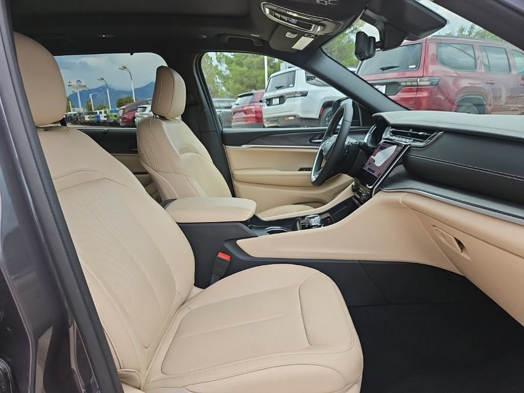 Certified 2025 Jeep Grand Cherokee L Limited w/ Luxury Tech Group II AWD/4WD image 24