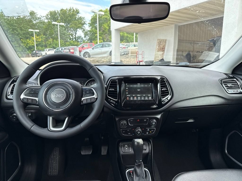 Used 2021 Jeep Compass Latitude FWD image 10