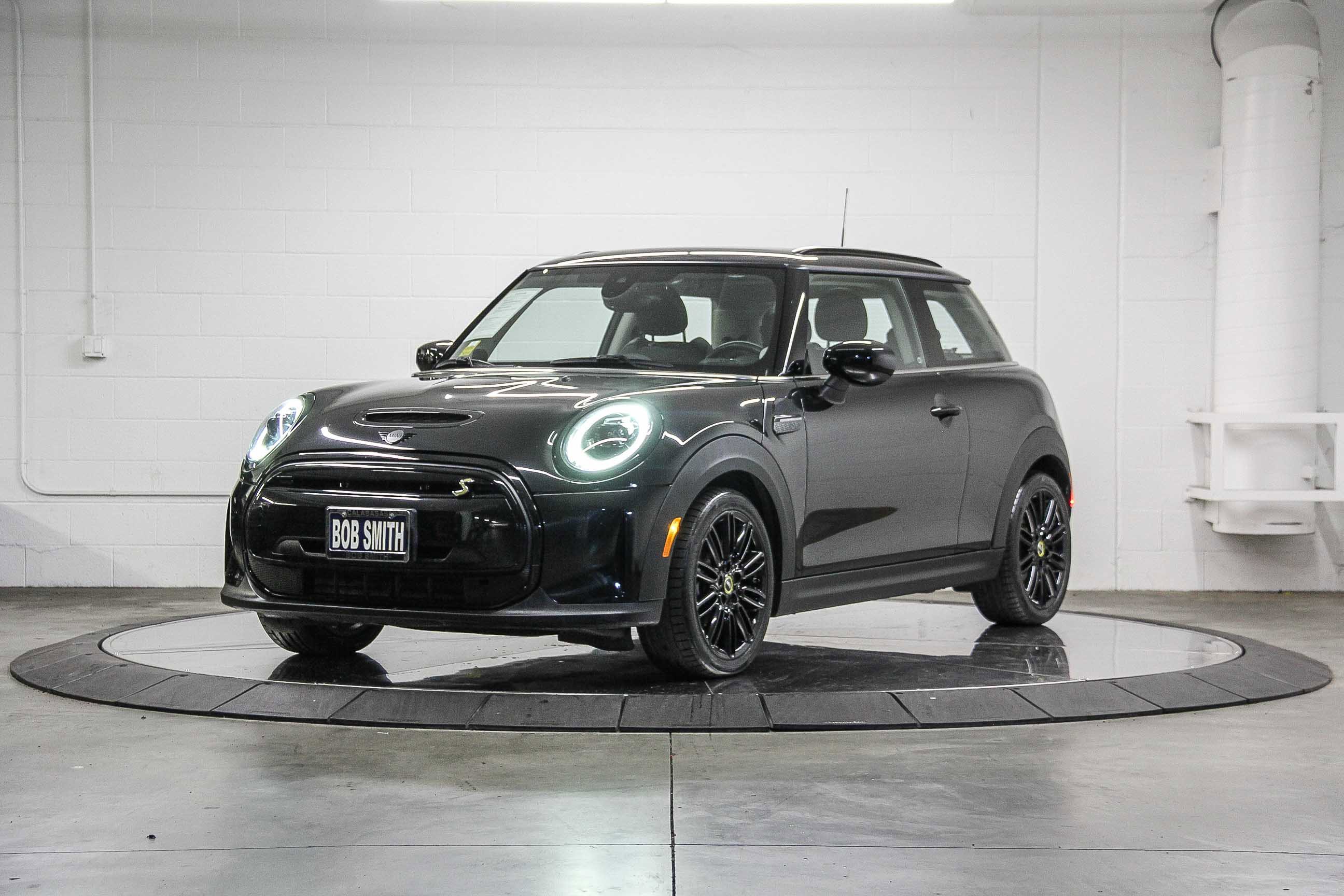 Certified 2024 MINI Cooper SE image 3