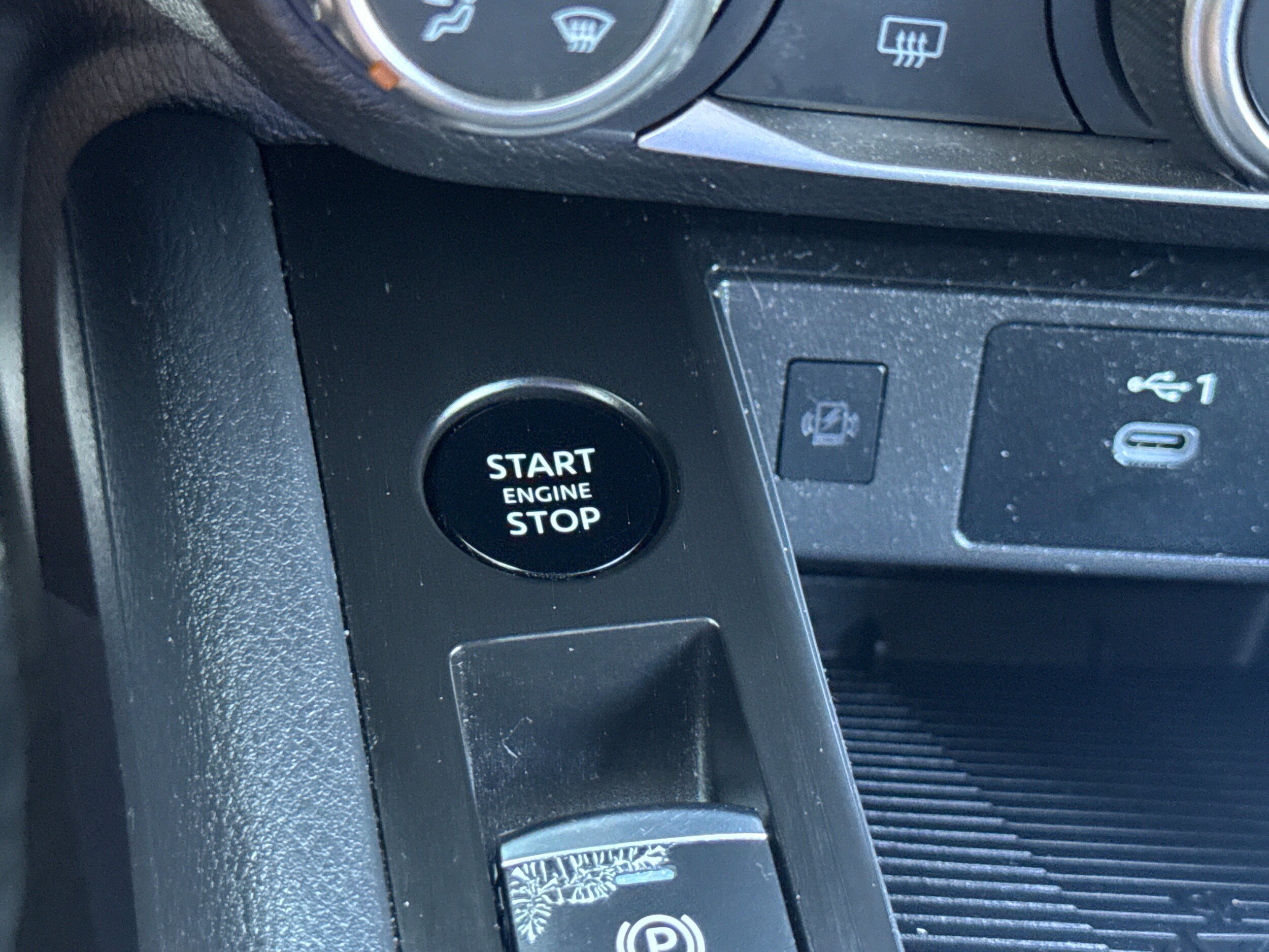 Used 2025 Nissan Kicks SV FWD image 17