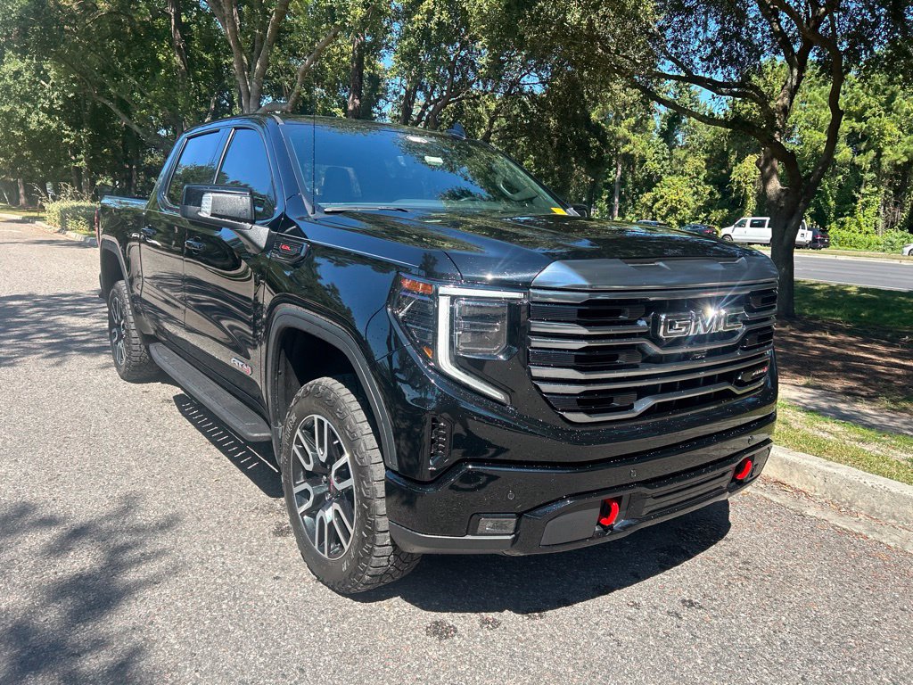 Used 2024 GMC Sierra 1500 AT4 w/ Technology Package AWD/4WD image 4