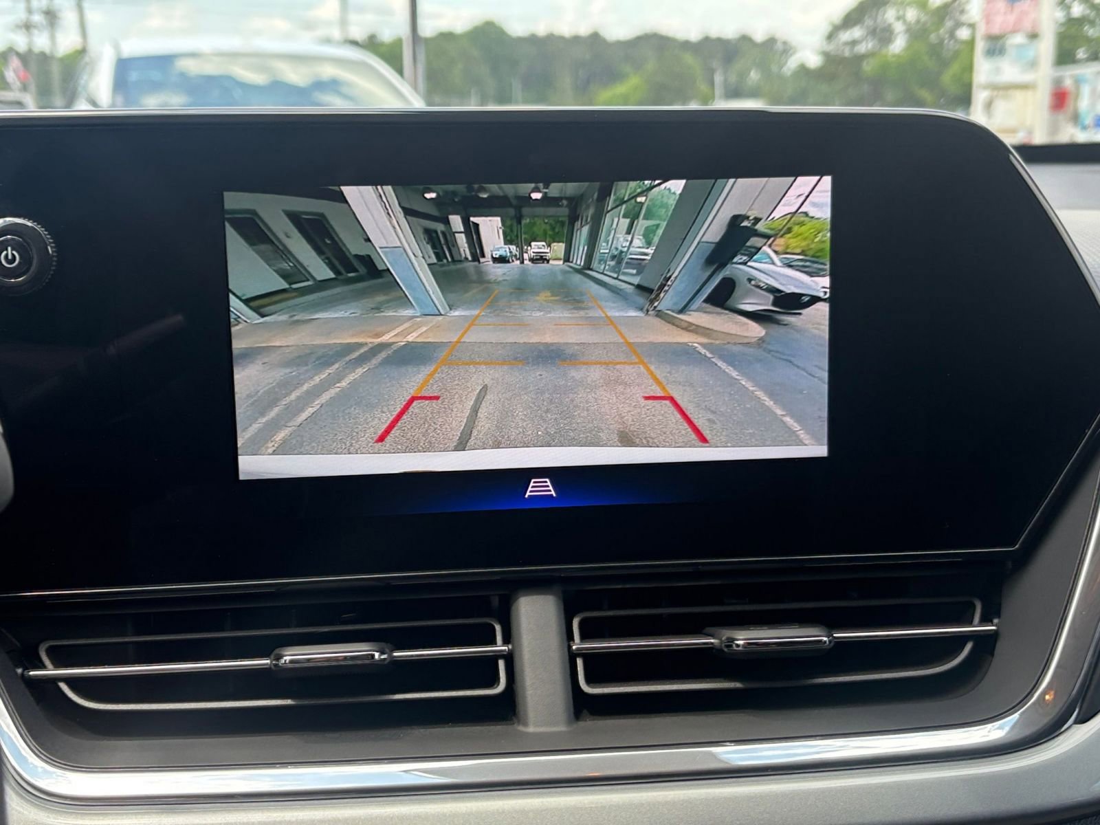 Used 2025 Chevrolet Trax LT FWD image 23