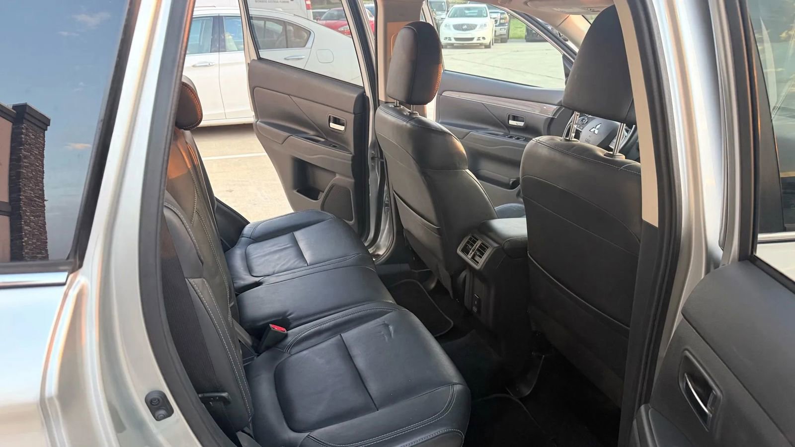 Used 2020 Mitsubishi Outlander SE image 22