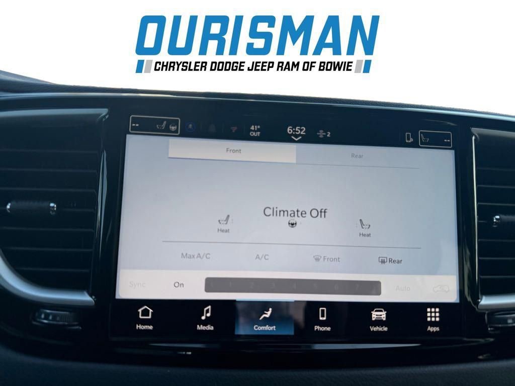 New 2026 Chrysler Voyager LX image 17