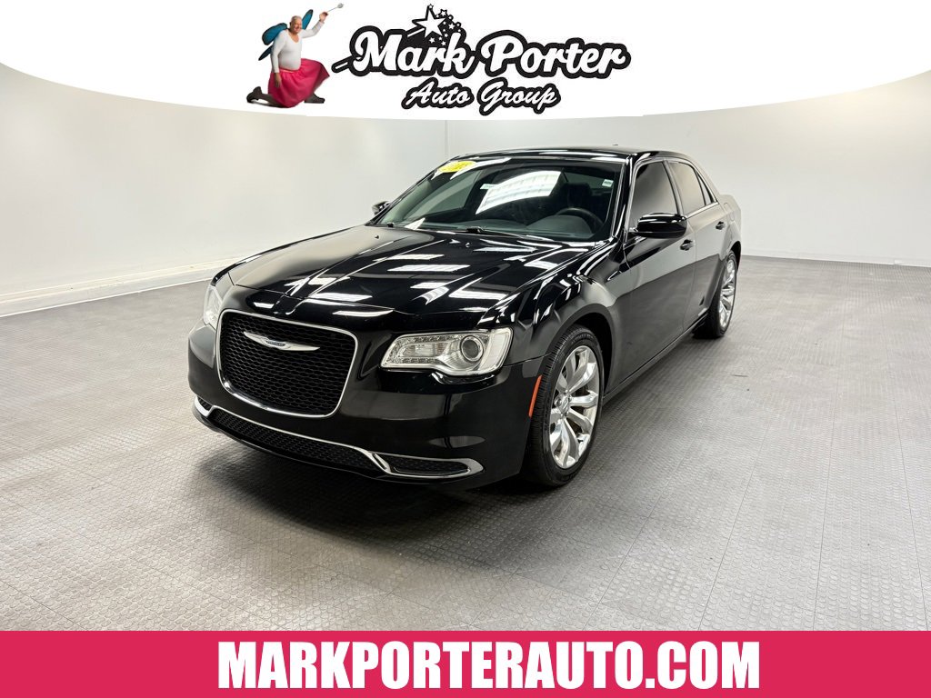 Used 2018 Chrysler 300 Touring L image 1