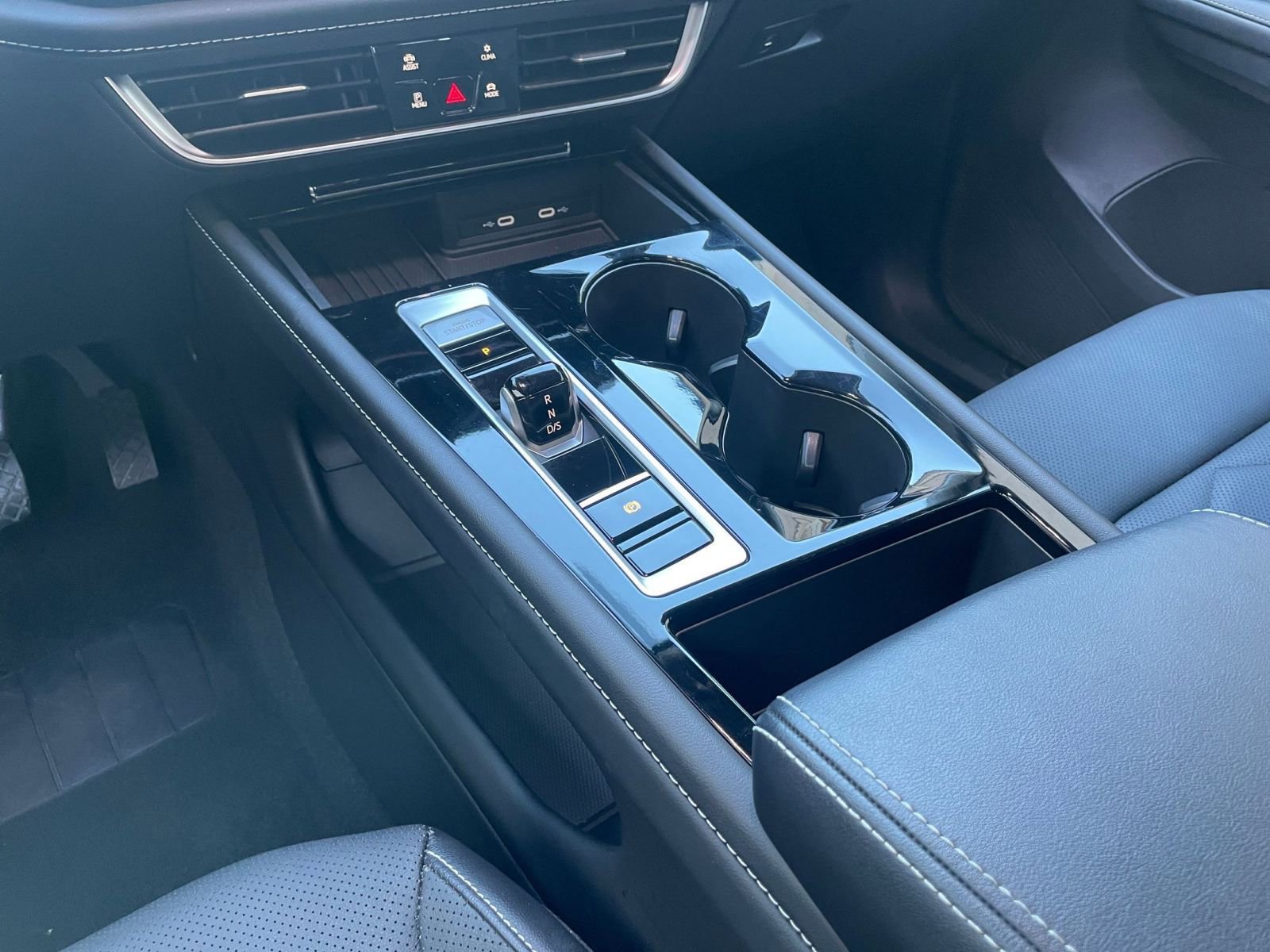 Used 2025 Volkswagen Atlas SE image 41