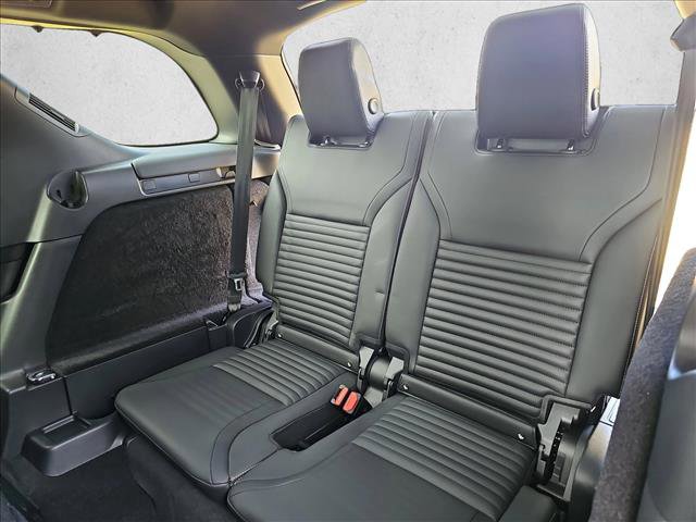 Certified 2024 Land Rover Discovery Dynamic SE image 8