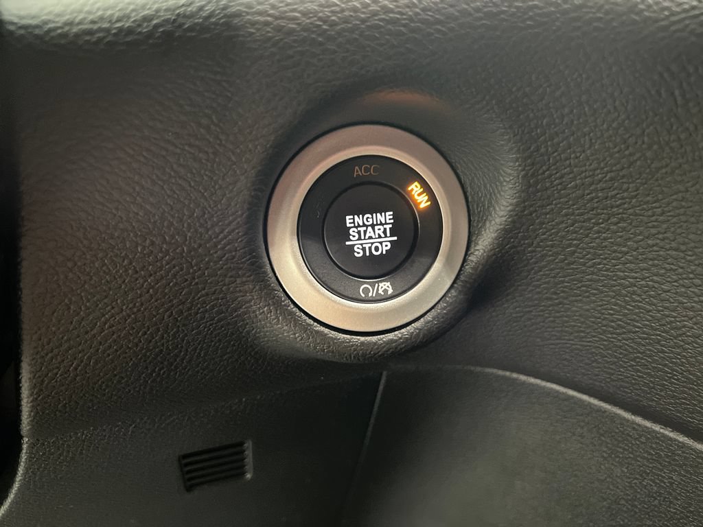 Used 2025 Chrysler Pacifica Select FWD image 58