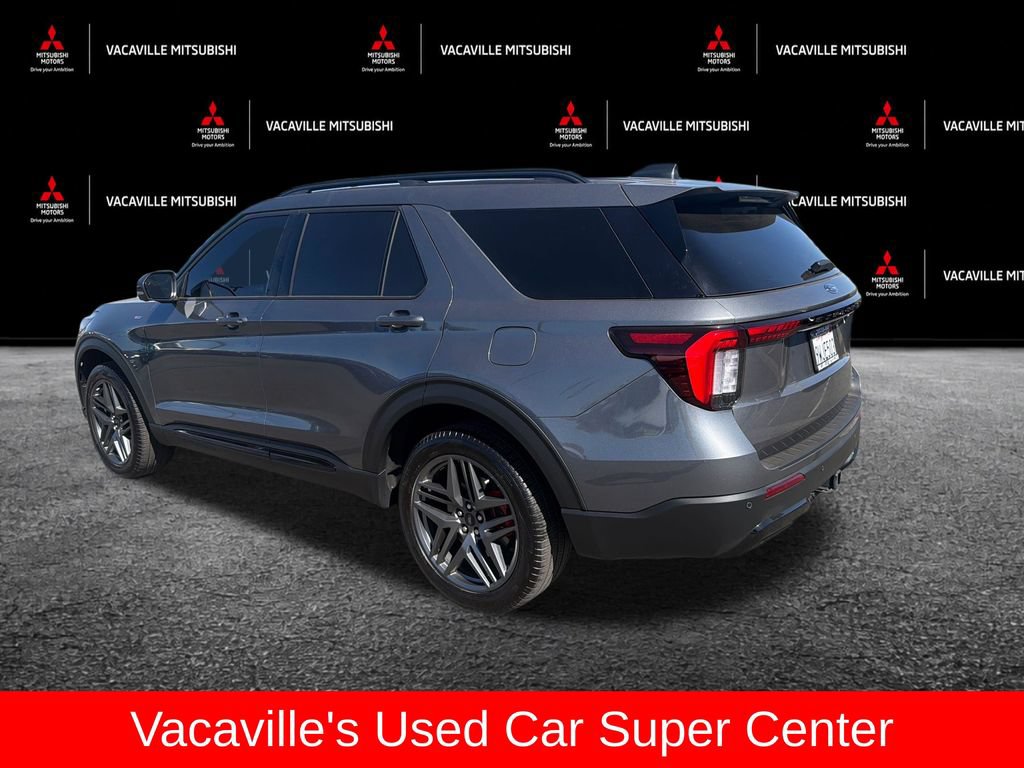Used 2025 Ford Explorer ST-Line w/ ST-Line Street Pack AWD/4WD image 3