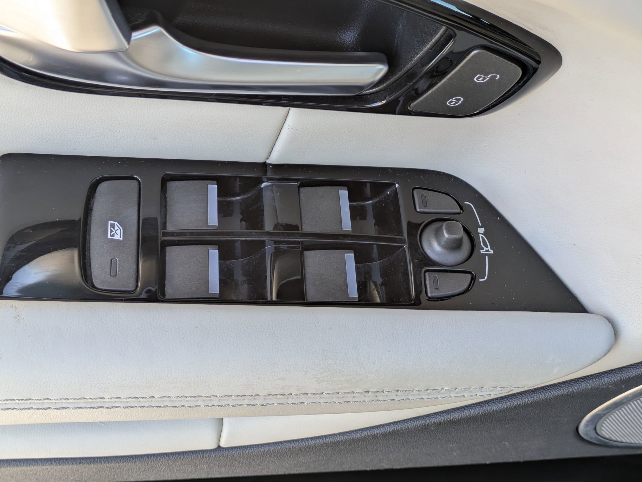 Used 2019 Land Rover Range Rover Evoque HSE image 21