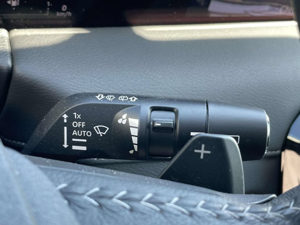 Used 2025 Nissan Armada SV AWD/4WD image 30