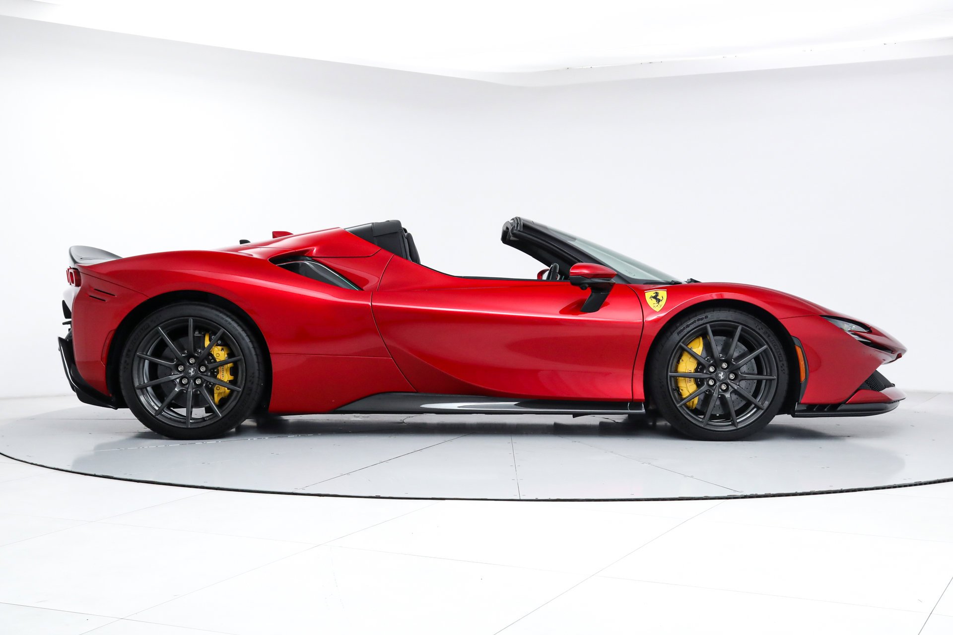Used 2025 Ferrari SF90 Spider image 10