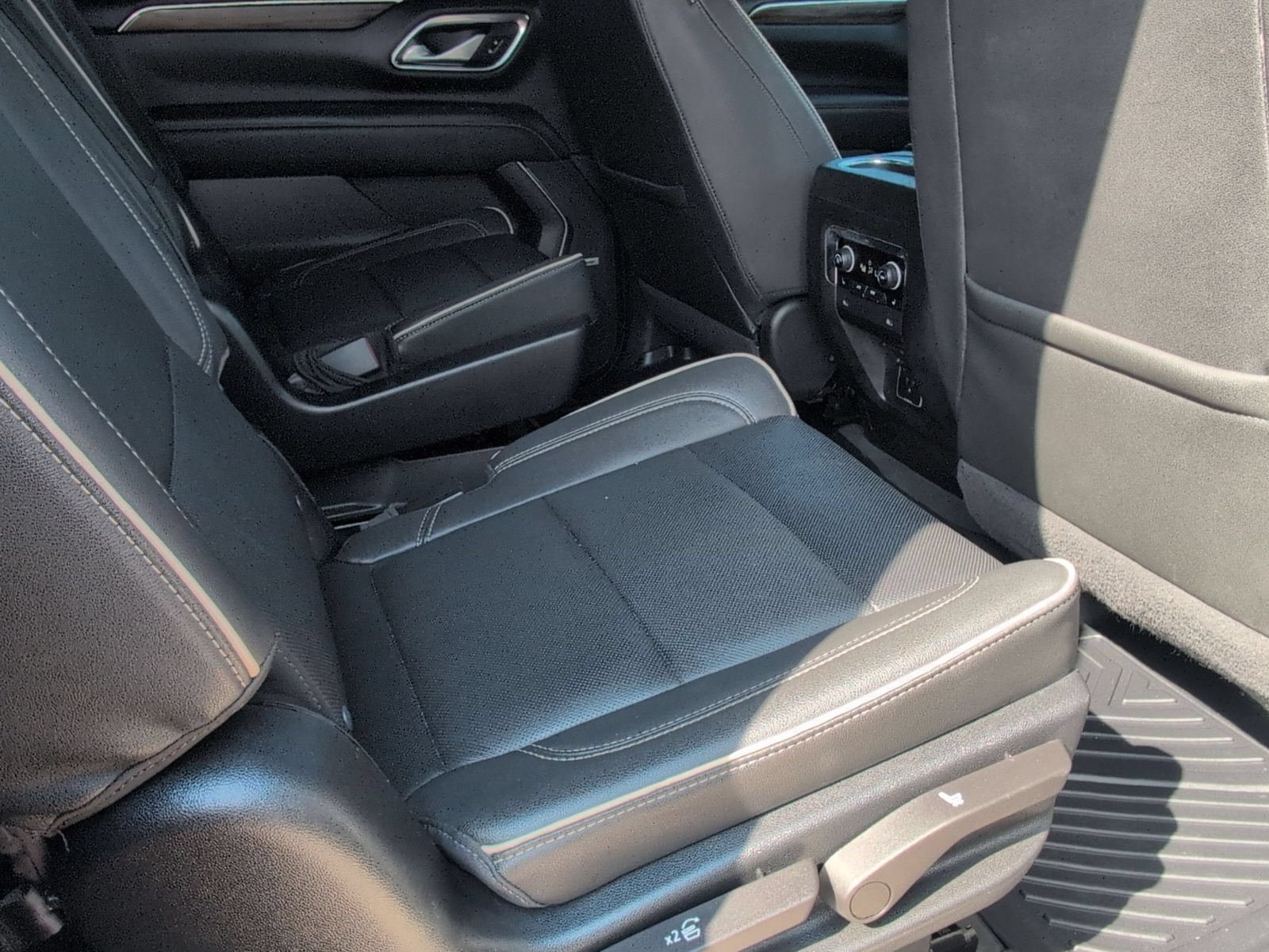 Used 2023 Chevrolet Suburban Premier AWD/4WD image 30