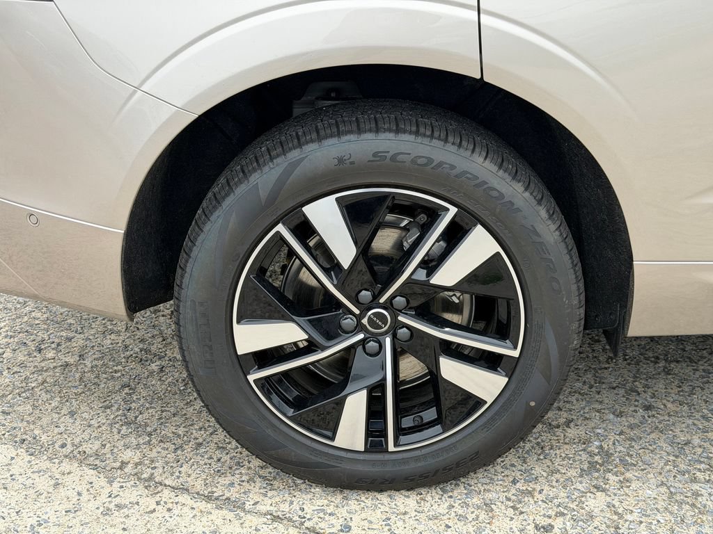 New 2026 Volvo XC60 T8 Plus w/ Protection Package Premier AWD/4WD image 6