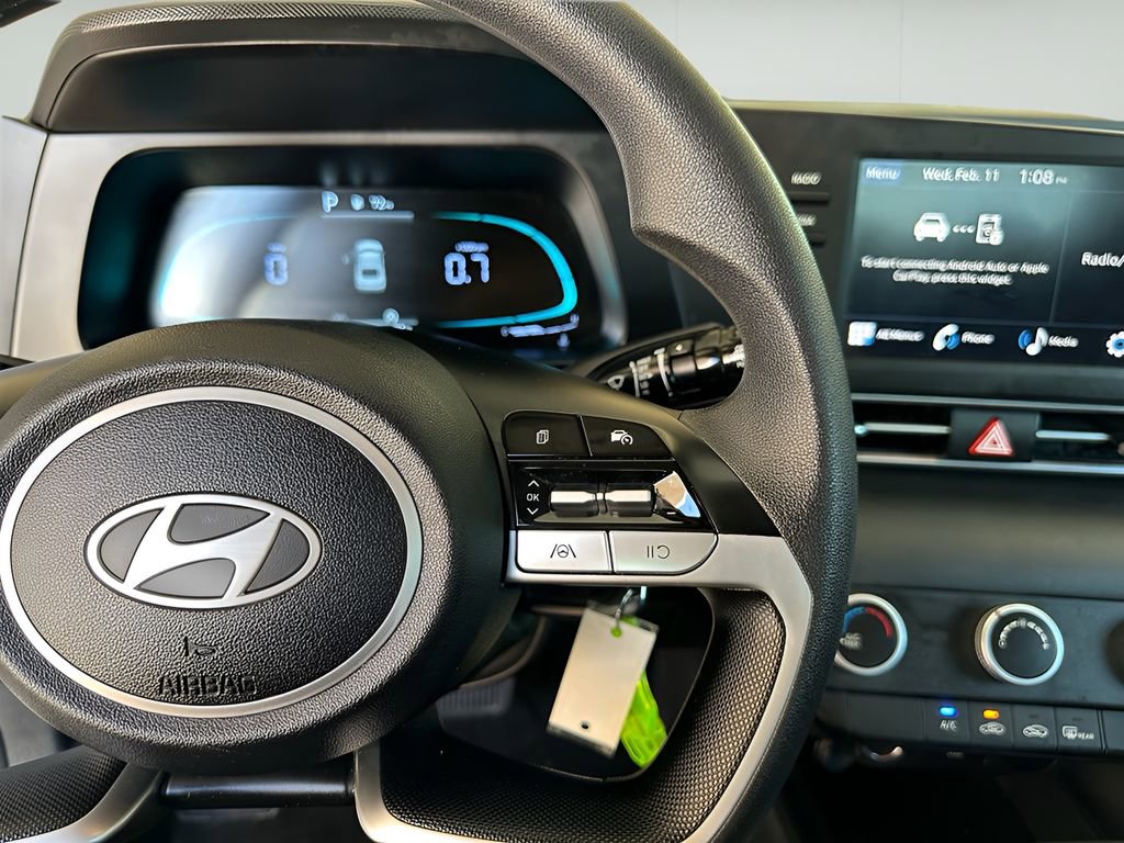 Used 2025 Hyundai Elantra SE FWD image 16