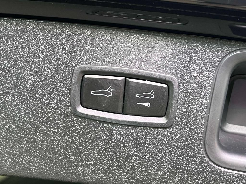 Certified 2023 Porsche Macan AWD/4WD image 21