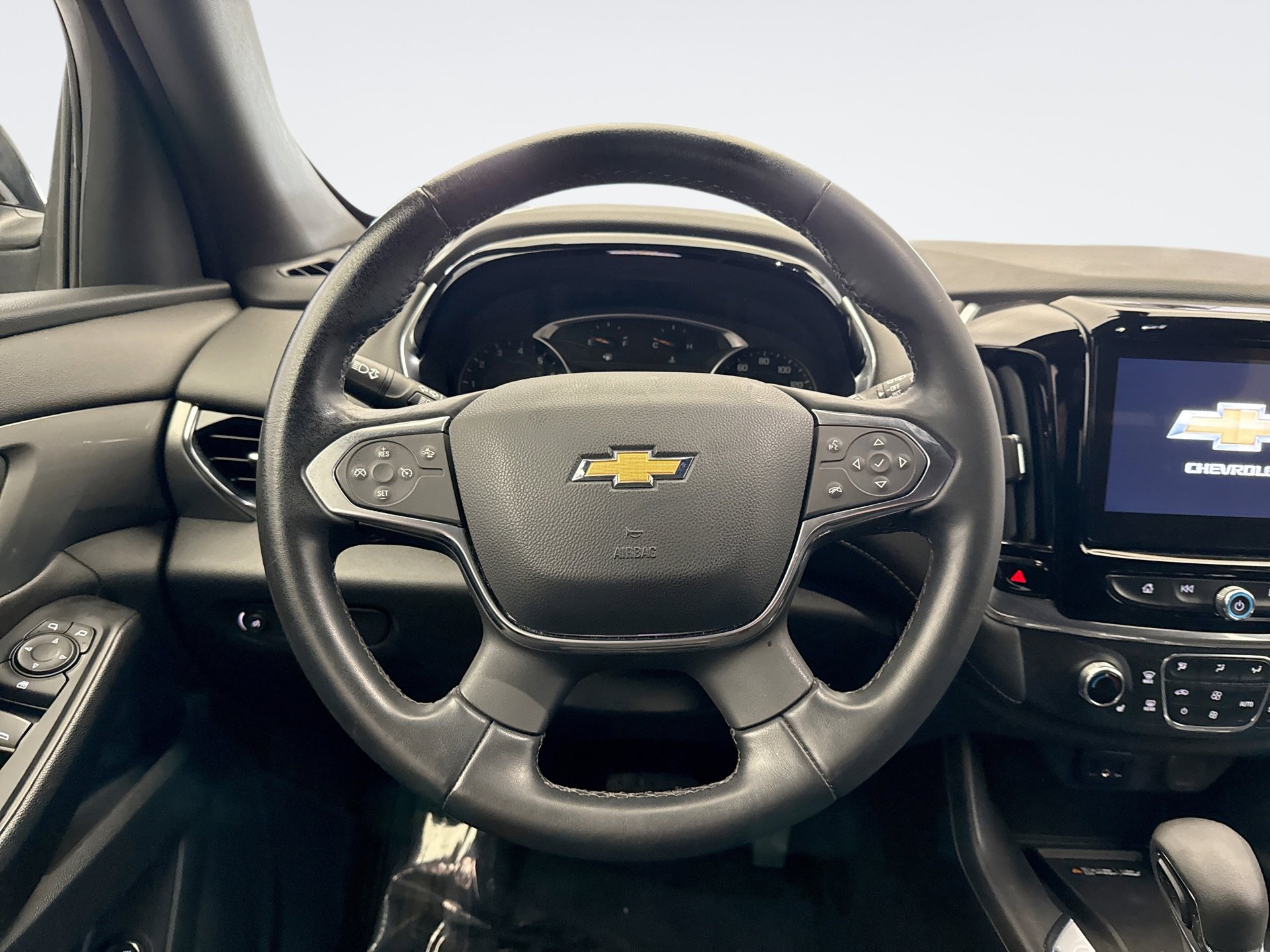 Used 2023 Chevrolet Traverse LT image 12