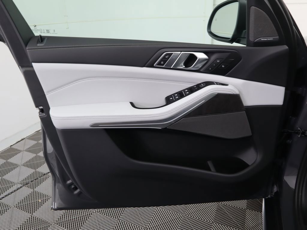 New 2026 BMW X5 sDrive40i w/ Climate Comfort Package image 25