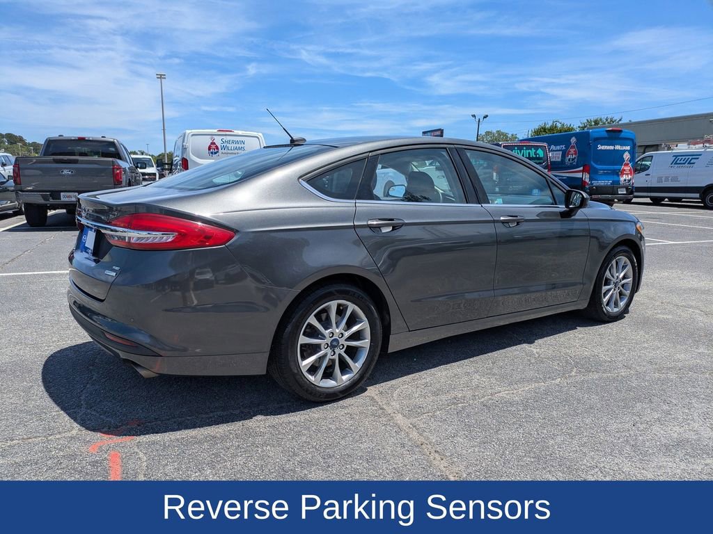 Certified 2017 Ford Fusion SE w/ Fusion SE Technology Package FWD image 4