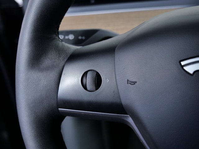 Used 2023 Tesla Model Y Long Range AWD/4WD image 28