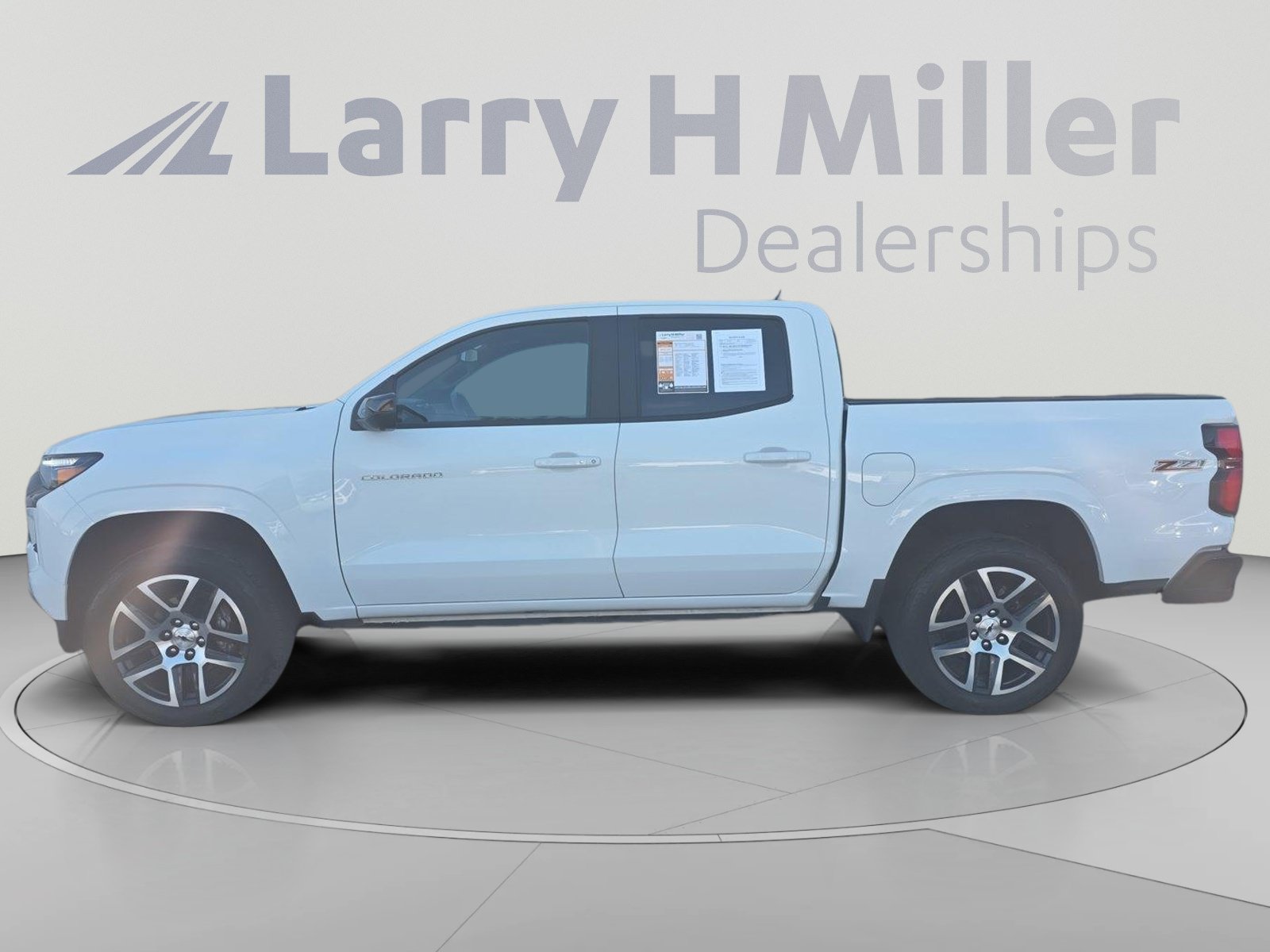 Certified 2024 Chevrolet Colorado Z71 w/ Z71 Convenience Package 2 AWD/4WD image 5