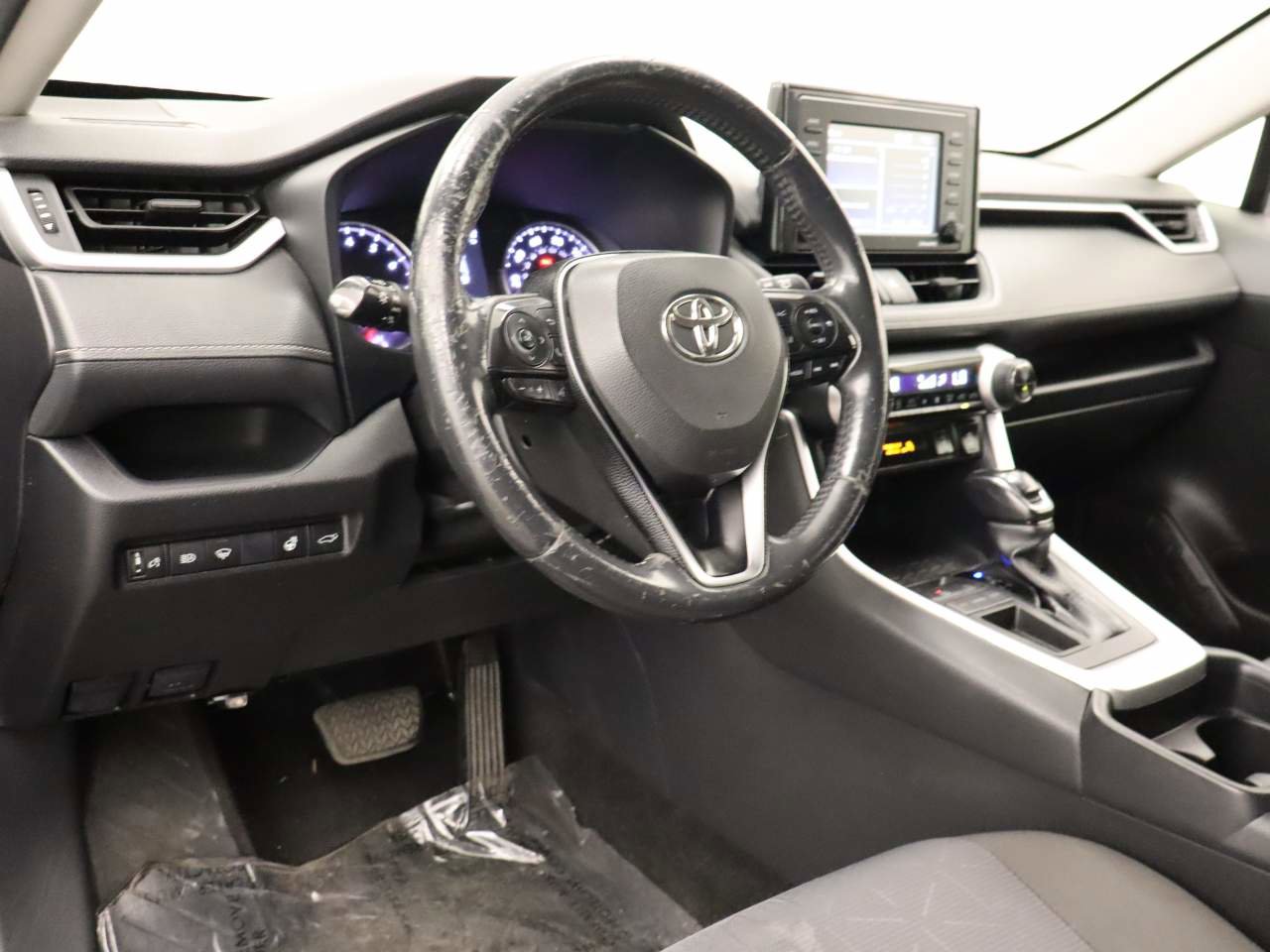 Used 2021 Toyota RAV4 XLE image 14