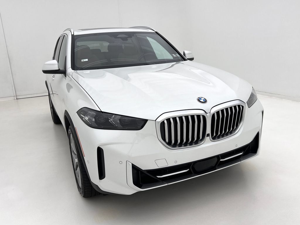 Certified 2024 BMW X5 xDrive40i w/ Parking Assistance Package AWD/4WD image 3