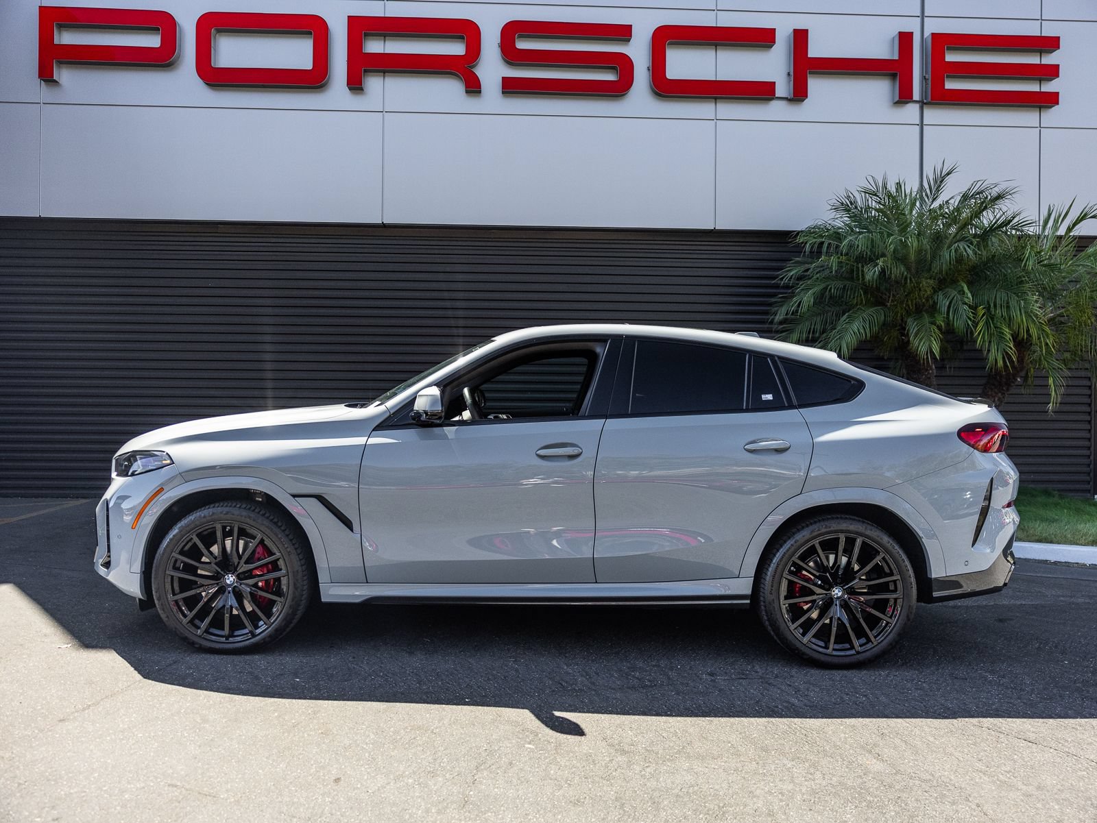 Used 2026 BMW X6 xDrive40i w/ Premium Package AWD/4WD image 2