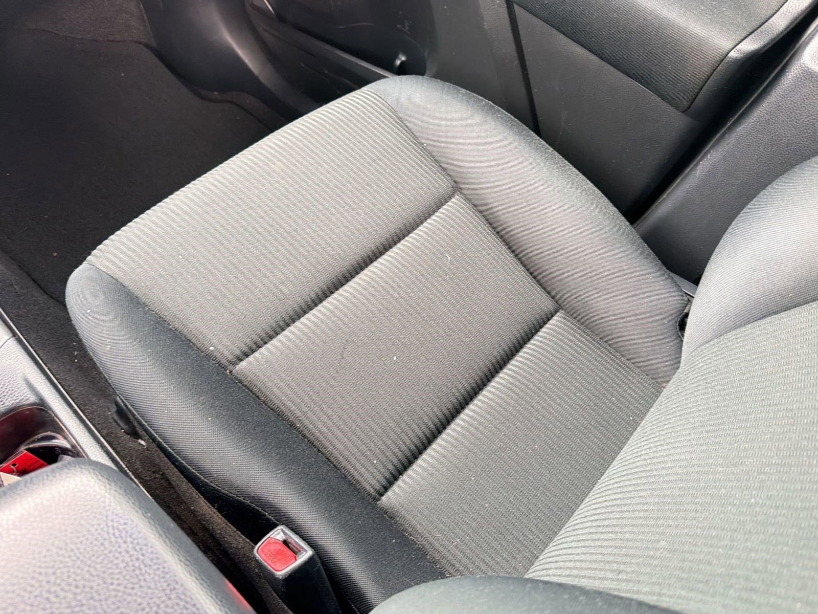 Used 2016 Toyota RAV4 LE FWD image 30