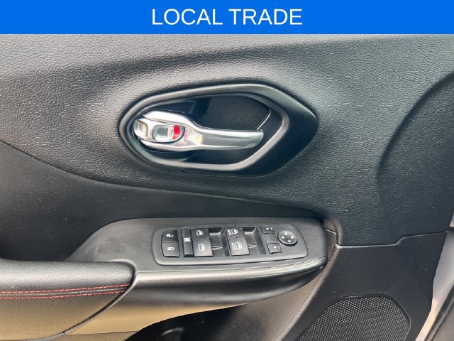 Used 2021 Jeep Cherokee Trailhawk AWD/4WD image 26