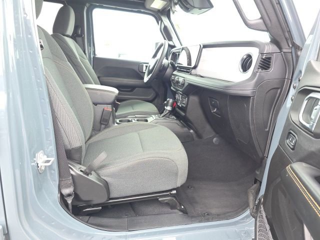 Used 2025 Jeep Wrangler Unlimited Sahara w/ Safety Group image 39