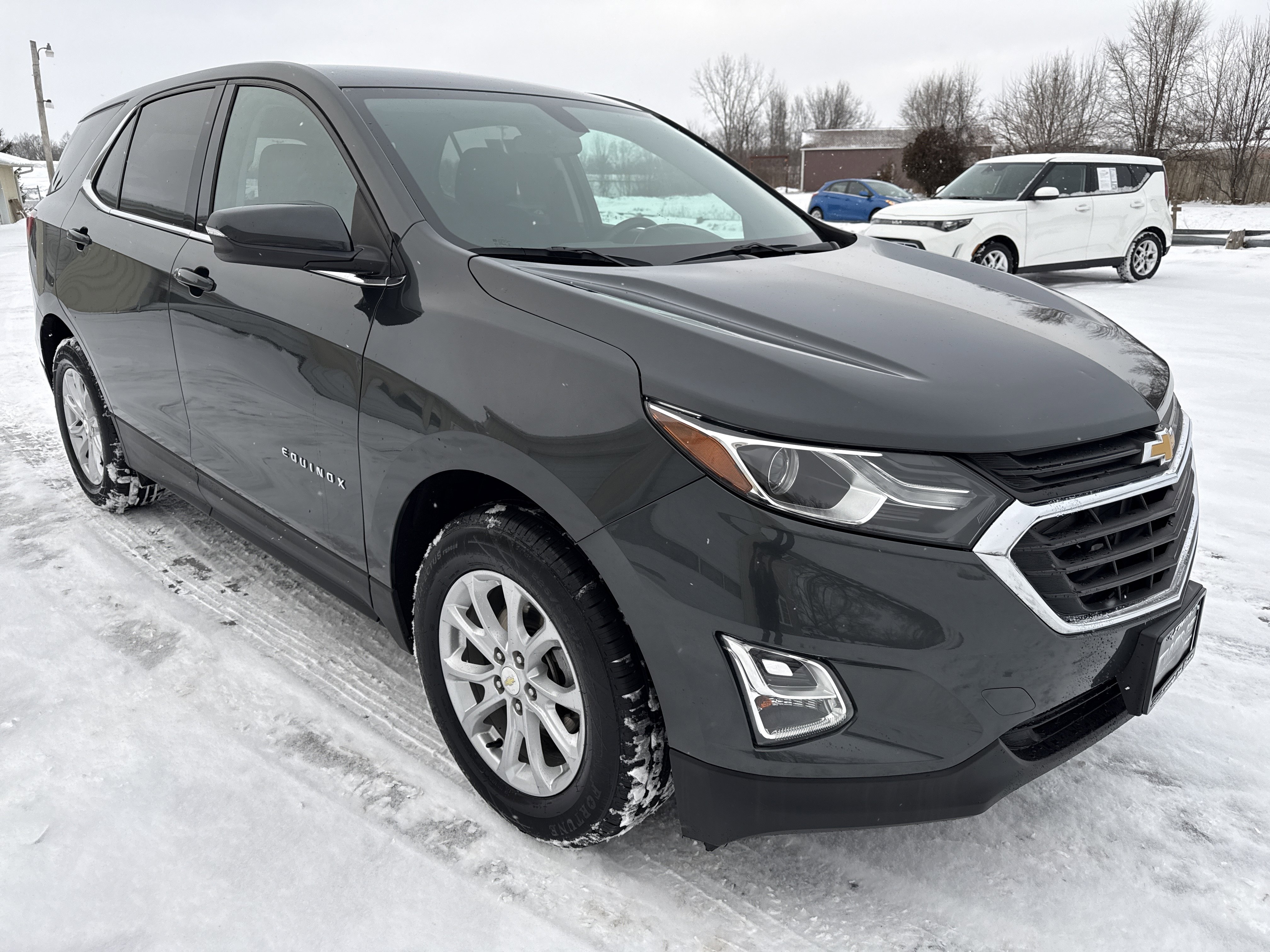 Used 2018 Chevrolet Equinox LT image 1