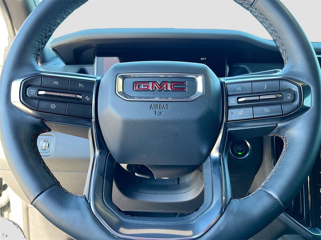Used 2024 GMC Acadia AT4 w/ Luxury Package image 11