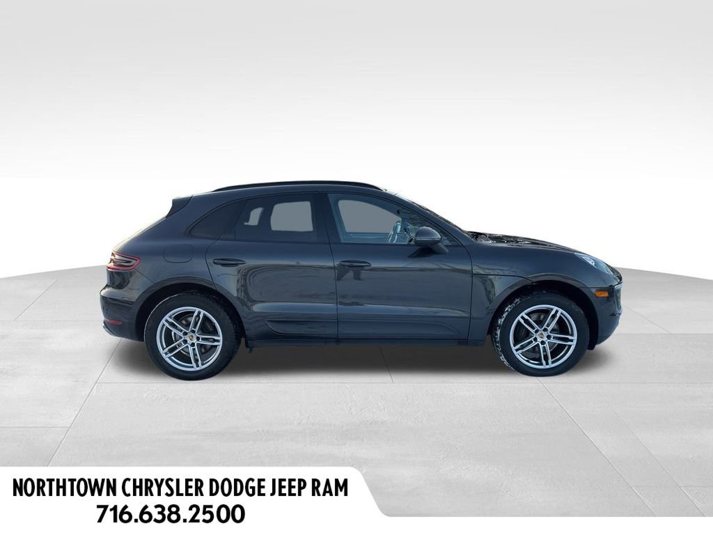 Used 2018 Porsche Macan Base image 2