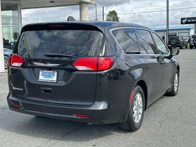 Used 2022 Chrysler Voyager LX FWD image 2