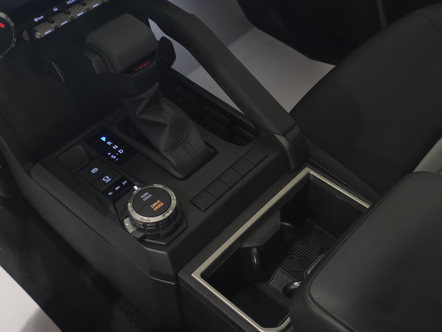 Used 2025 Toyota Tacoma TRD Sport AWD/4WD image 21