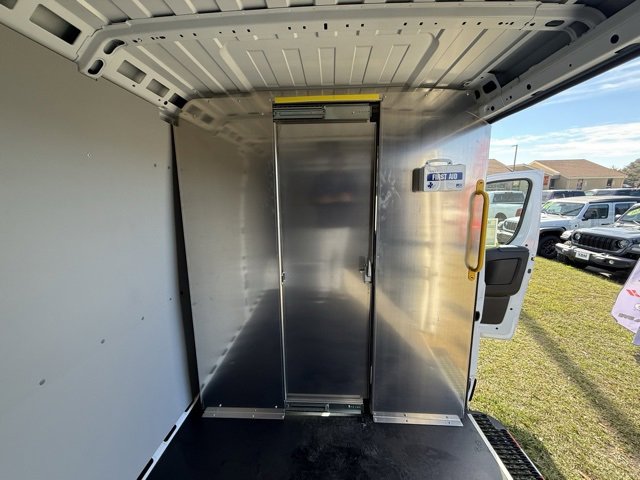 Used 2025 RAM ProMaster 2500 w/ Convenience Group image 12