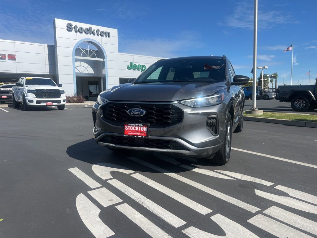 Used 2024 Ford Escape ST-Line image 3