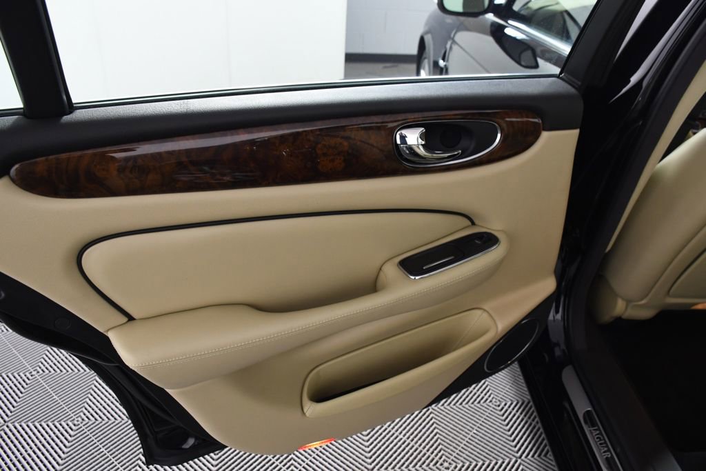 Used 2009 Jaguar XJ8 image 33