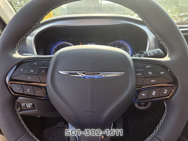 Used 2026 Chrysler Pacifica Limited w/ Uconnect Theater Family Group FWD image 30