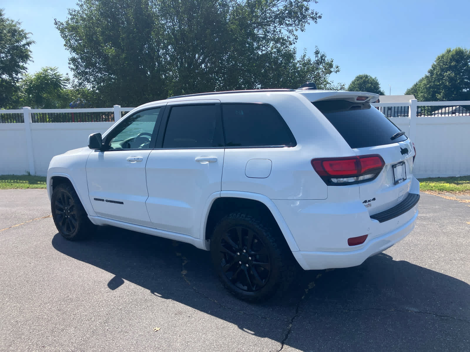 Used 2020 Jeep Grand Cherokee Altitude AWD/4WD image 5