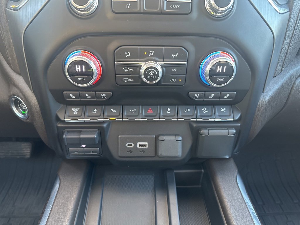Used 2023 GMC Sierra 3500 Denali w/ Denali Ultimate Package image 21