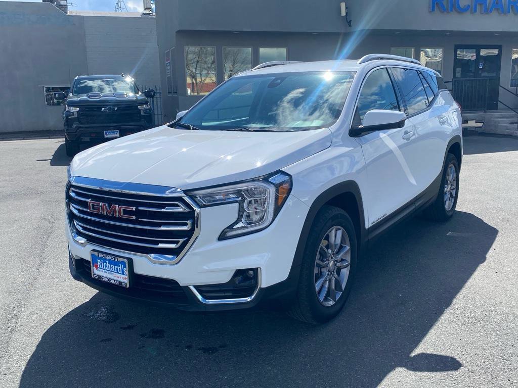 Used 2024 GMC Terrain SLT image 9